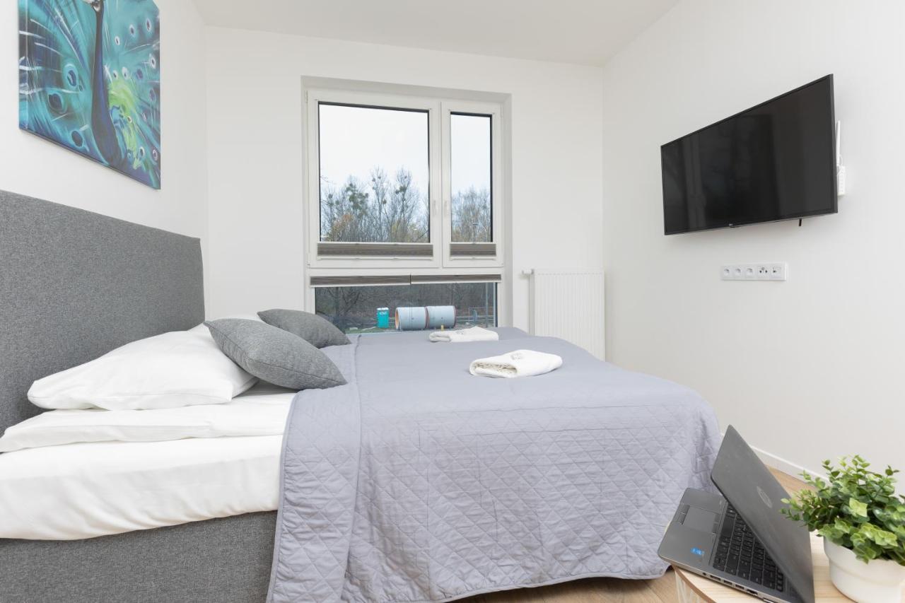 Metro Bielany Apartments With Parking By Noclegi Renters Варшава Экстерьер фото