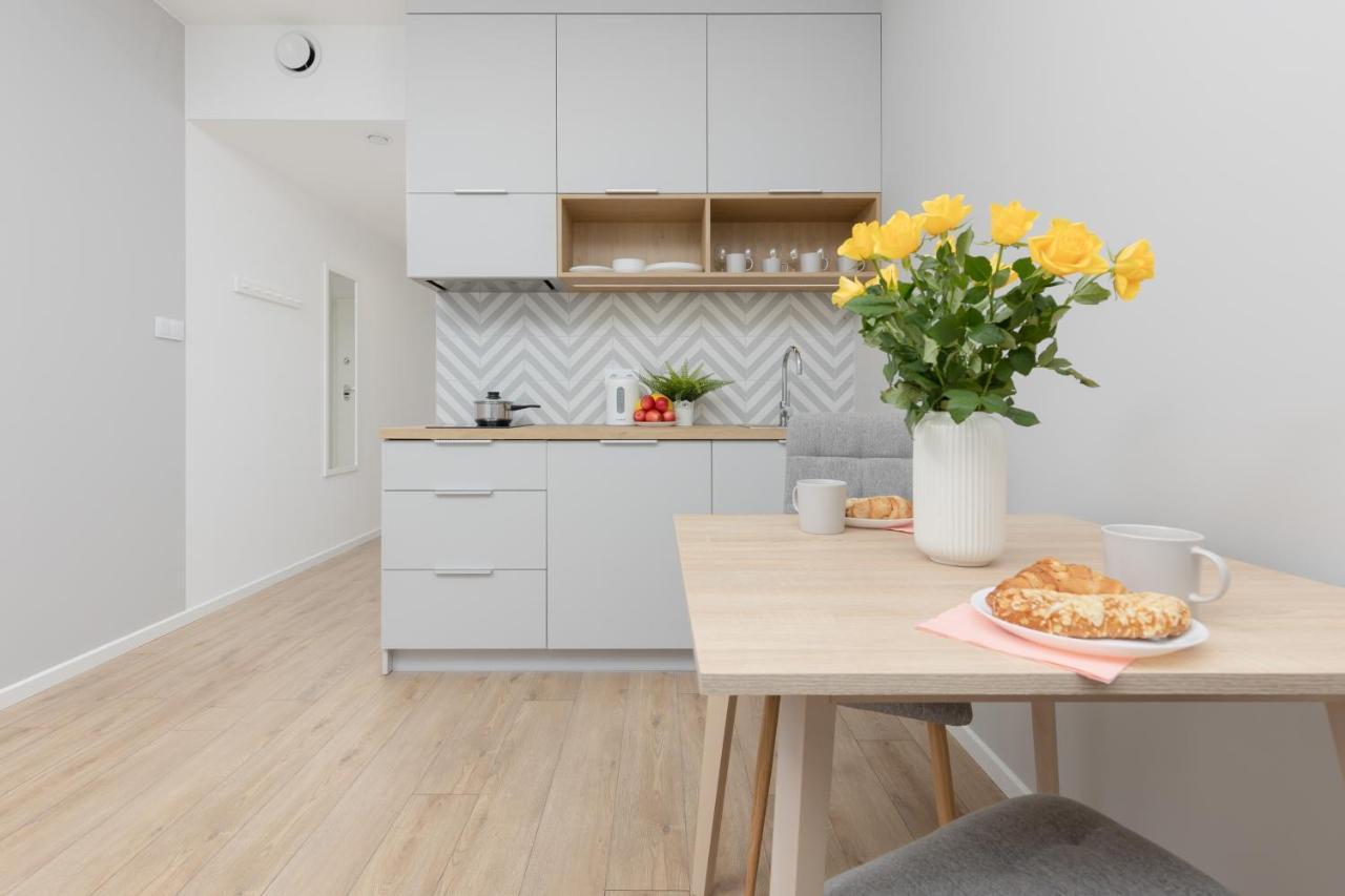 Metro Bielany Apartments With Parking By Noclegi Renters Варшава Экстерьер фото