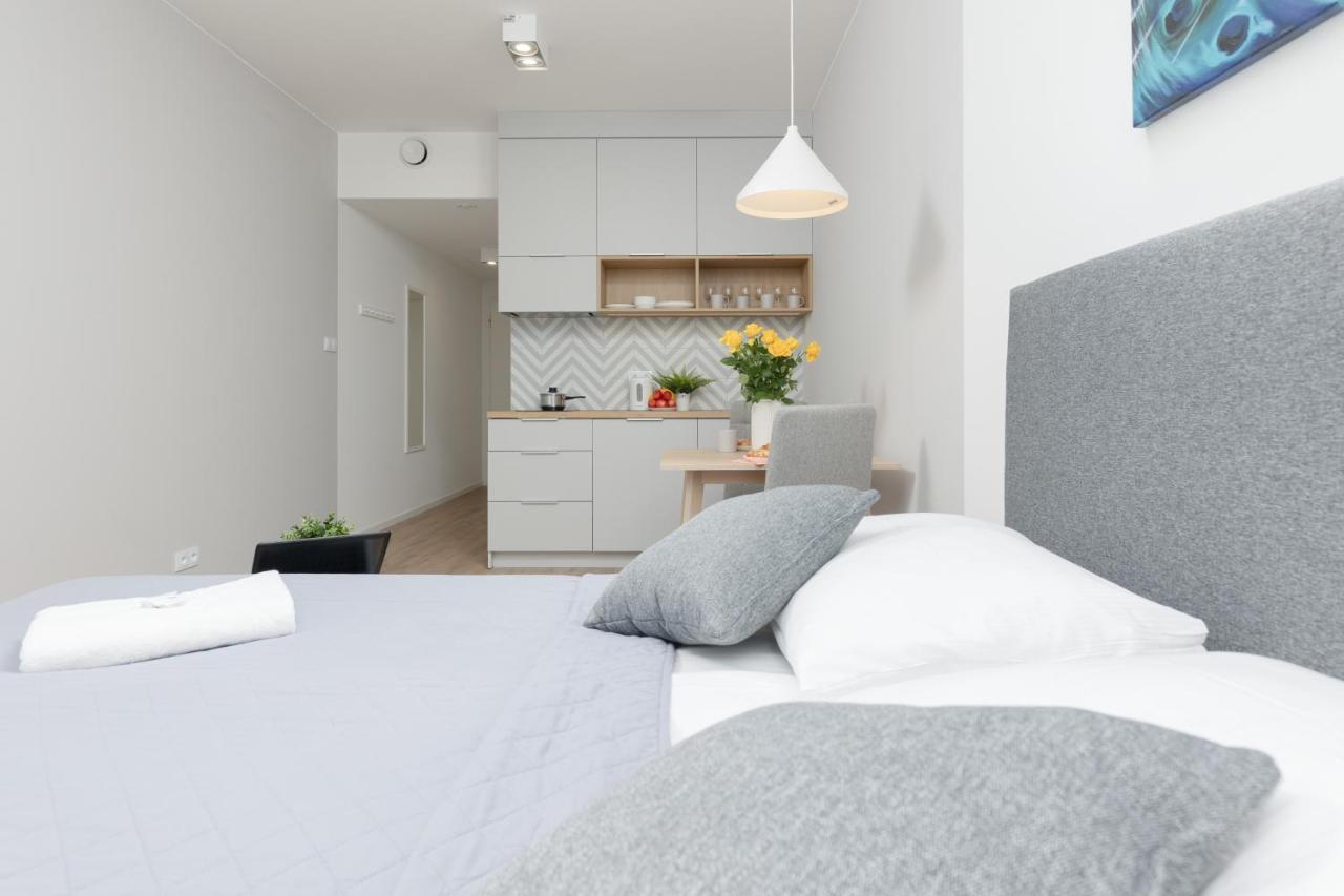 Metro Bielany Apartments With Parking By Noclegi Renters Варшава Экстерьер фото