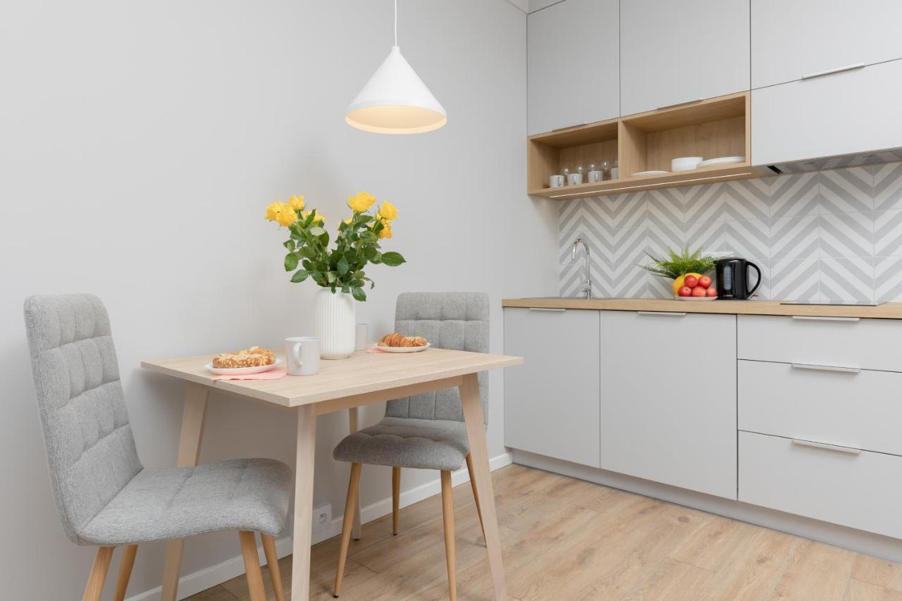 Metro Bielany Apartments With Parking By Noclegi Renters Варшава Экстерьер фото
